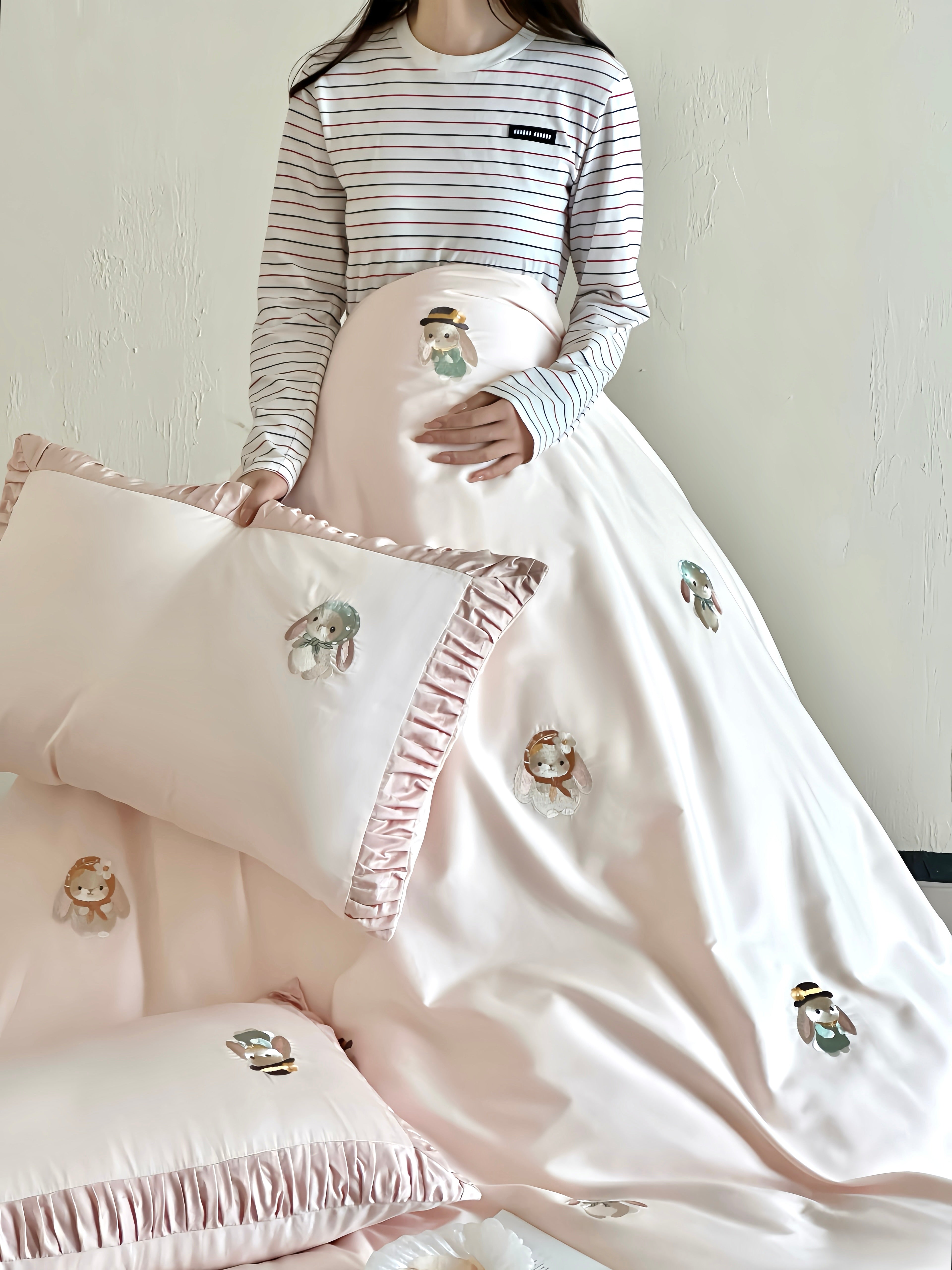 100S Rose Trim Companion Bedding Set