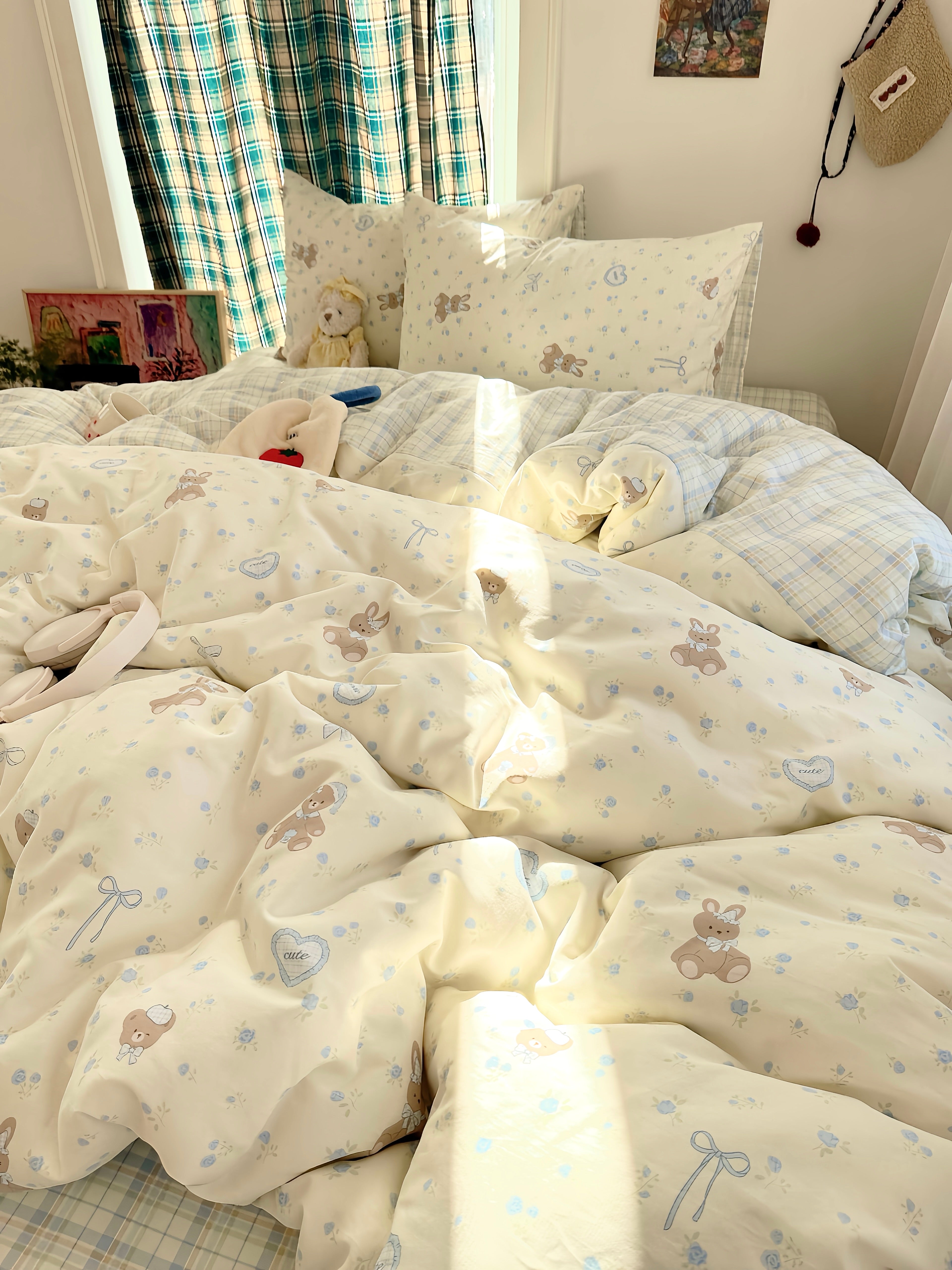 Cream Blueberry Friends Bedding Set