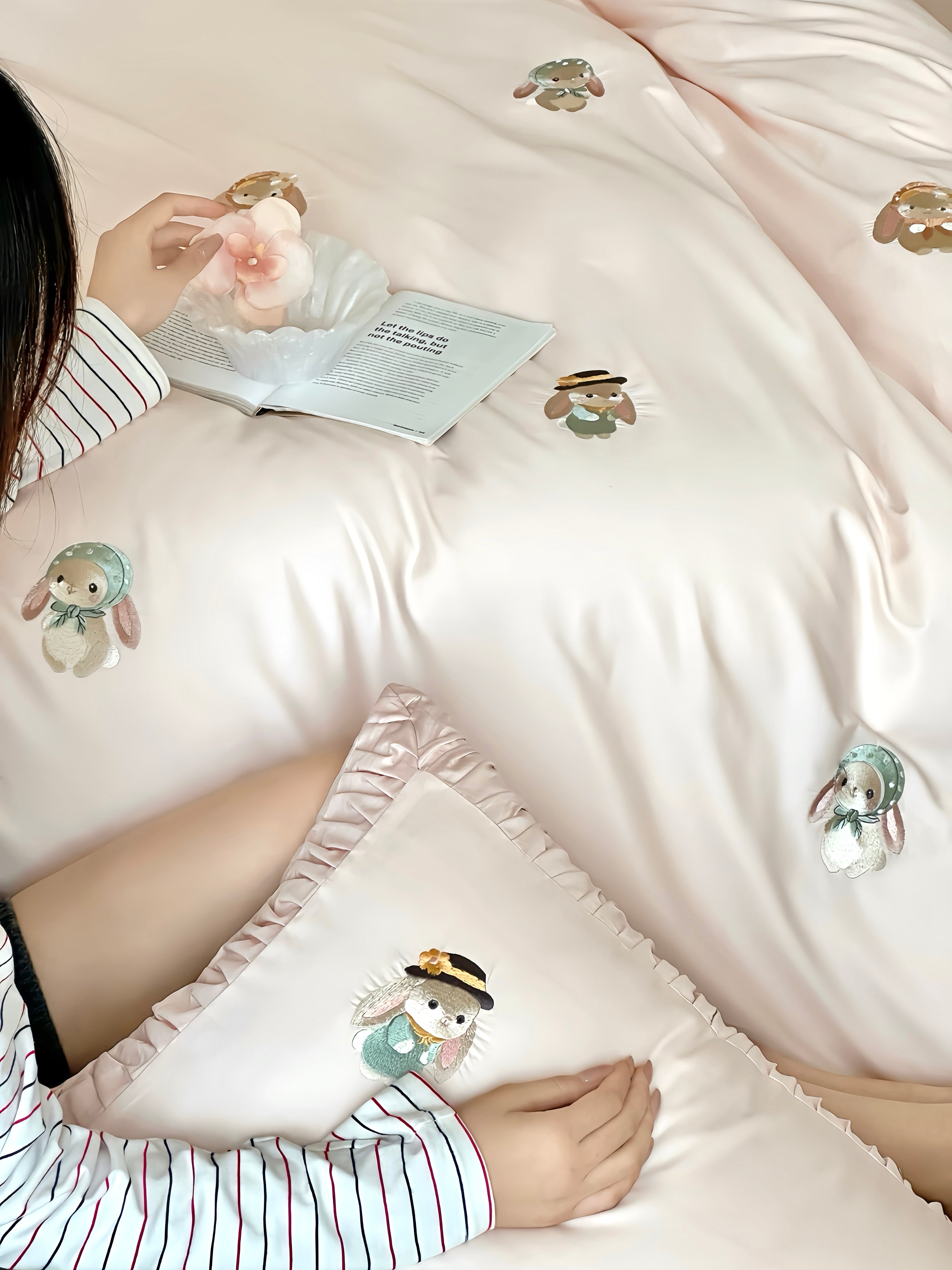 100S Rose Trim Companion Bedding Set