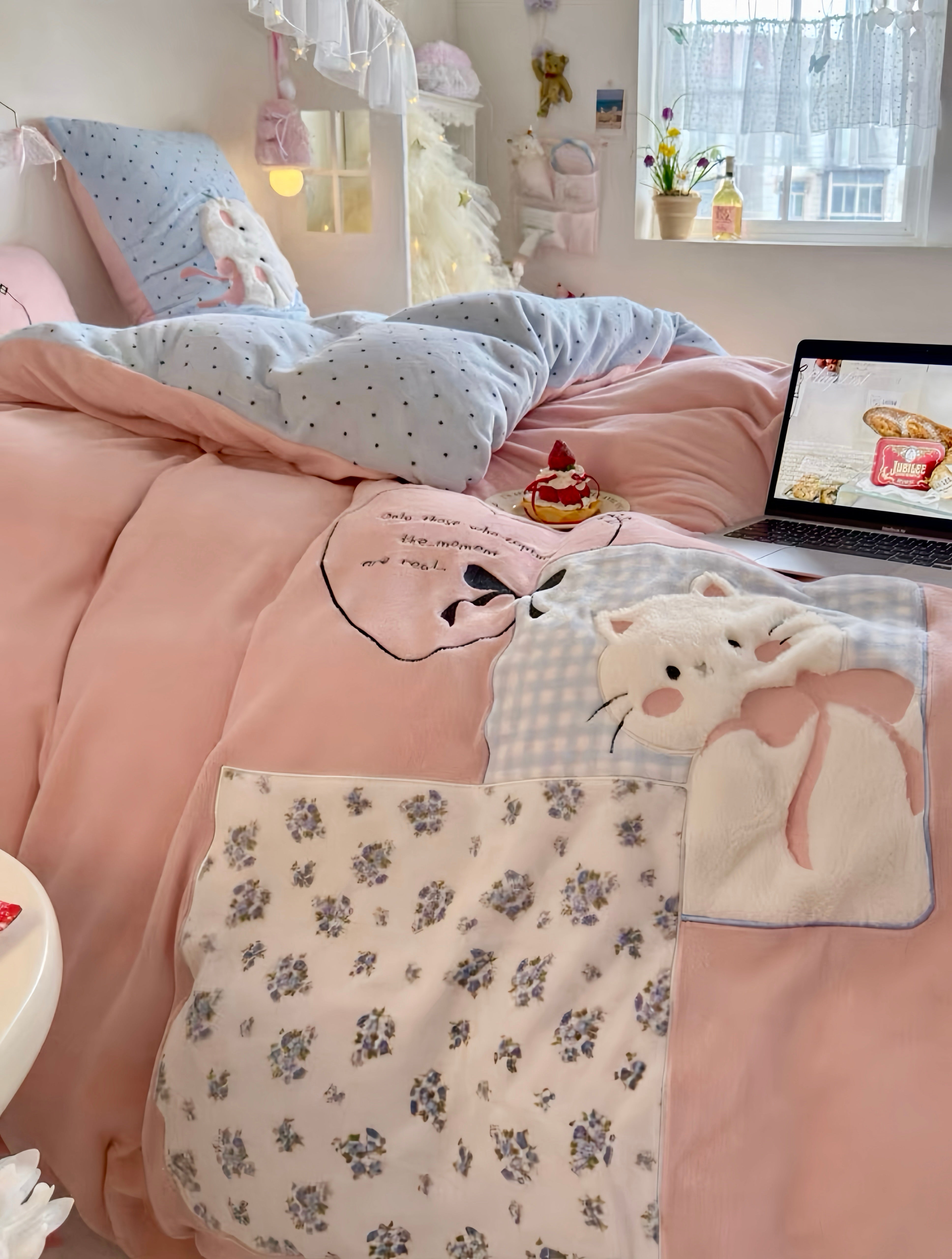 Strawberry Meow Bedding Set