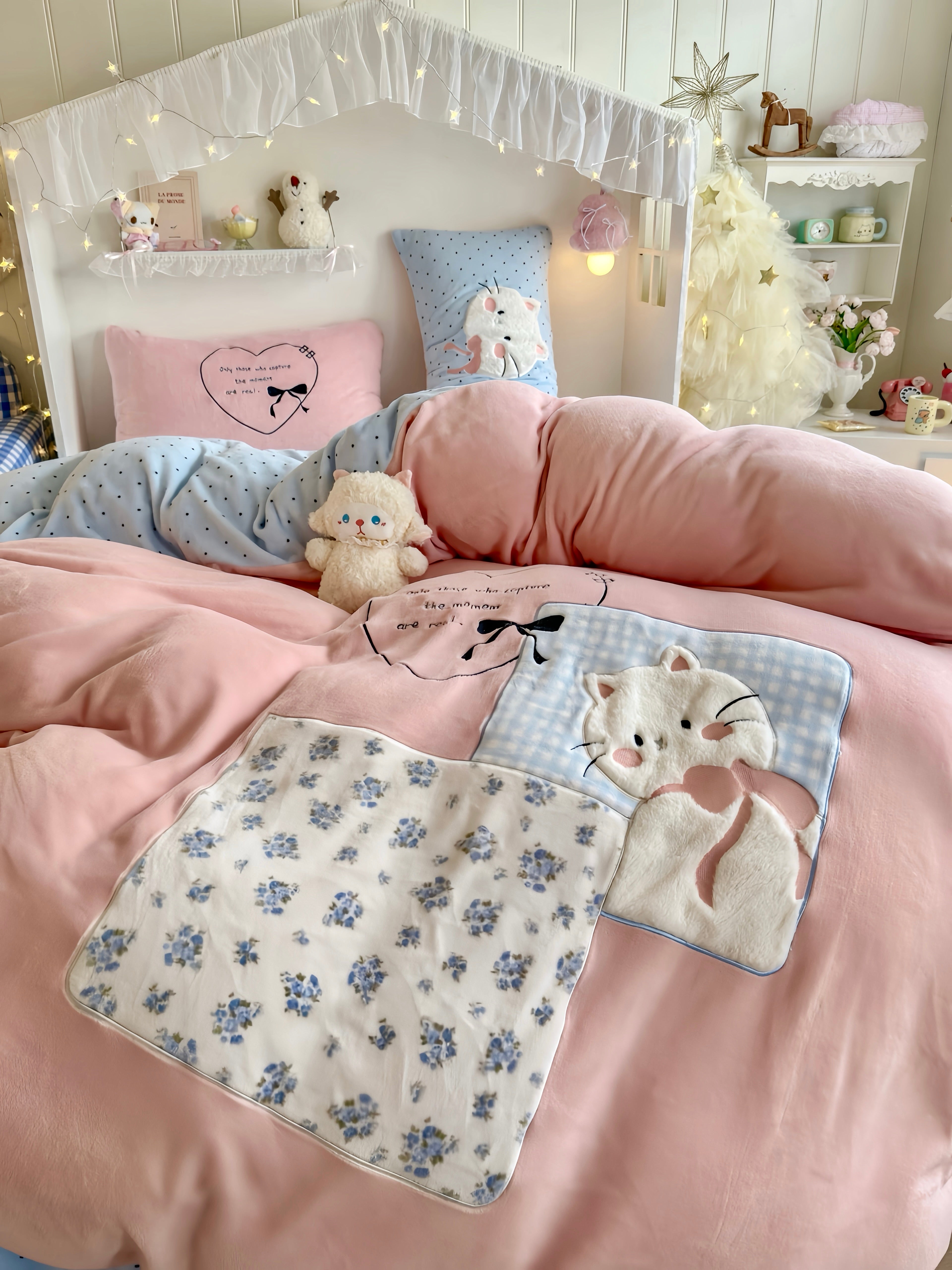 Strawberry Meow Bedding Set