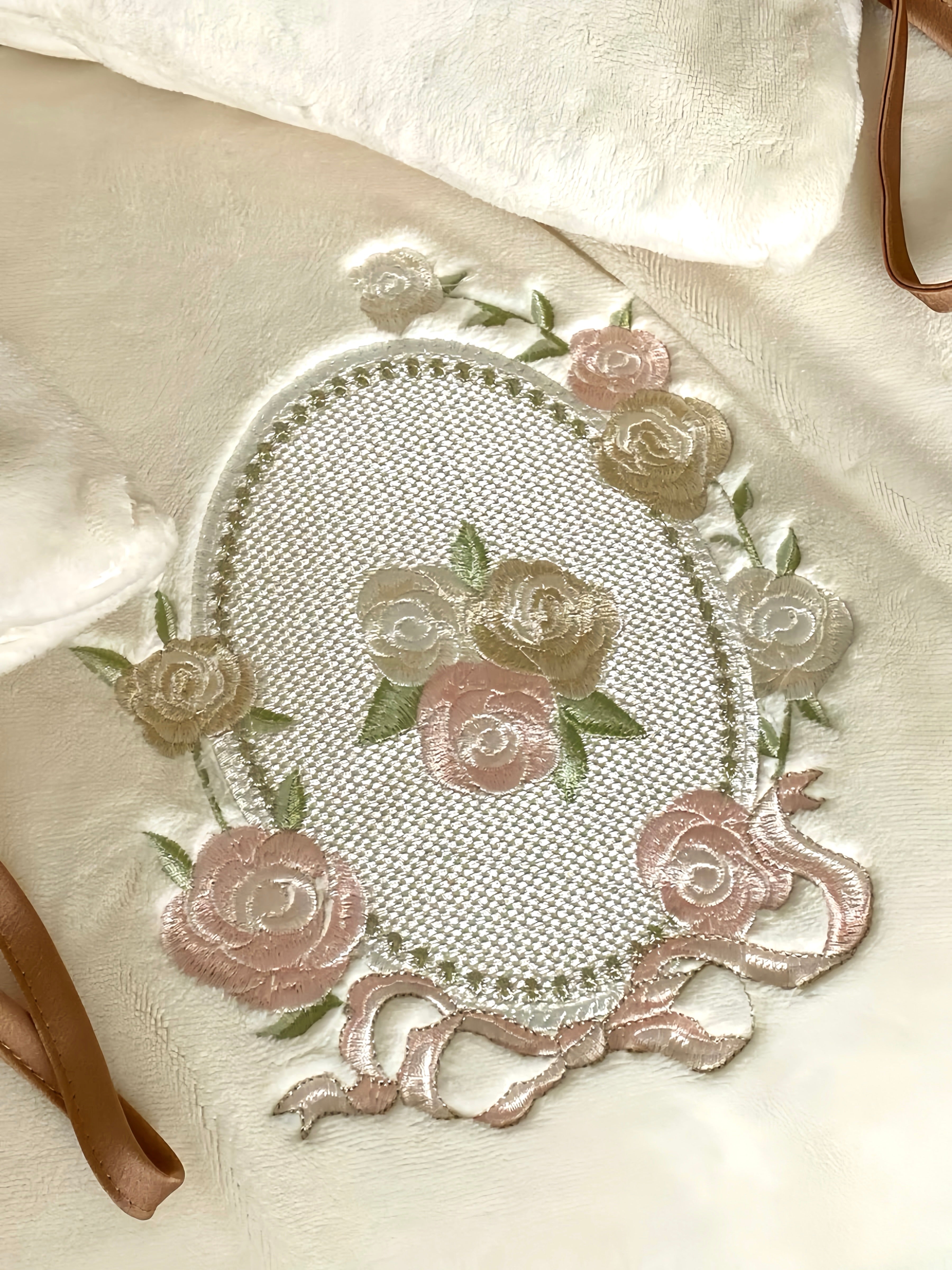 Maison Amour Bedding Set