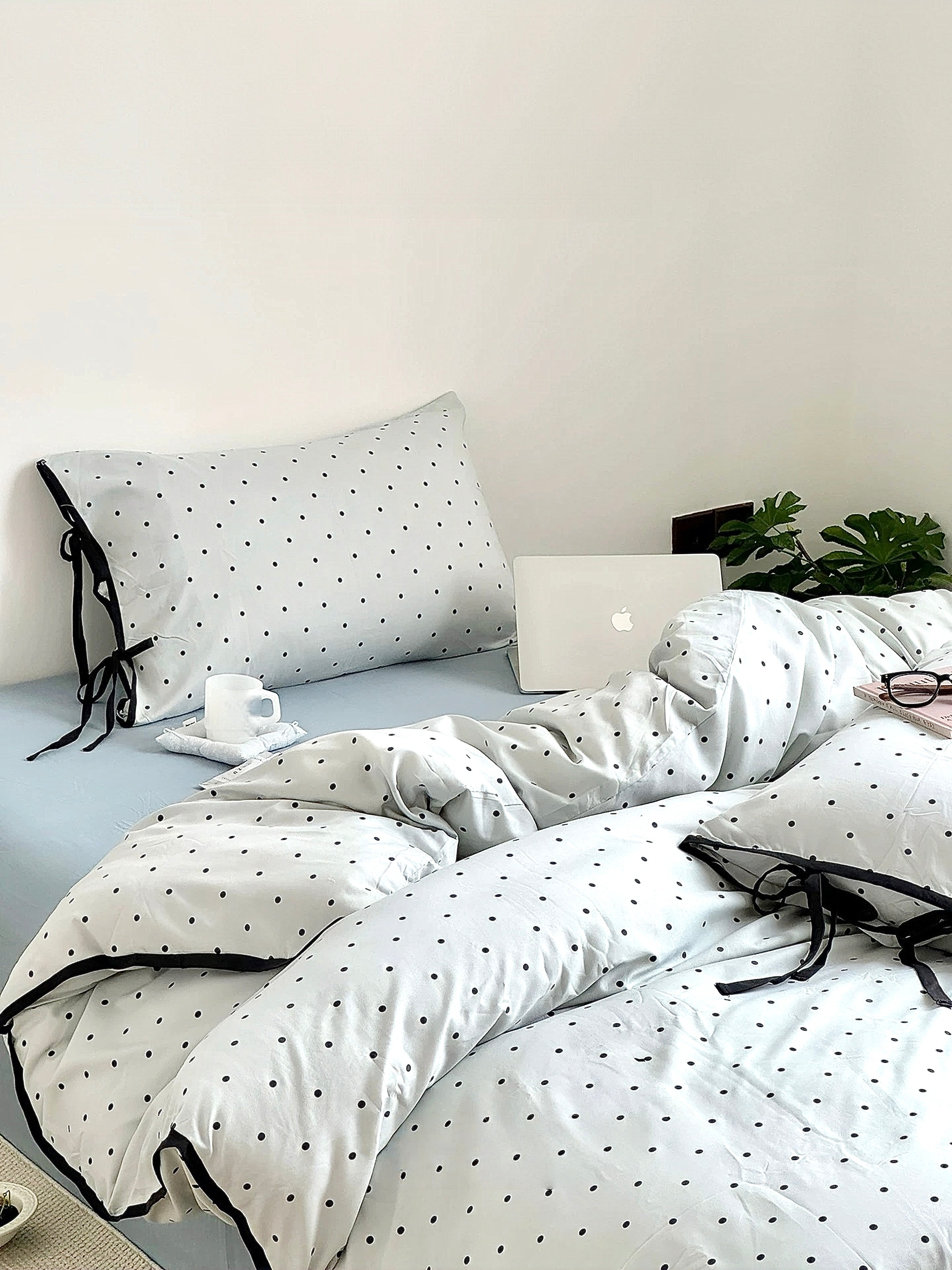 Chic Contrast Bedding Set