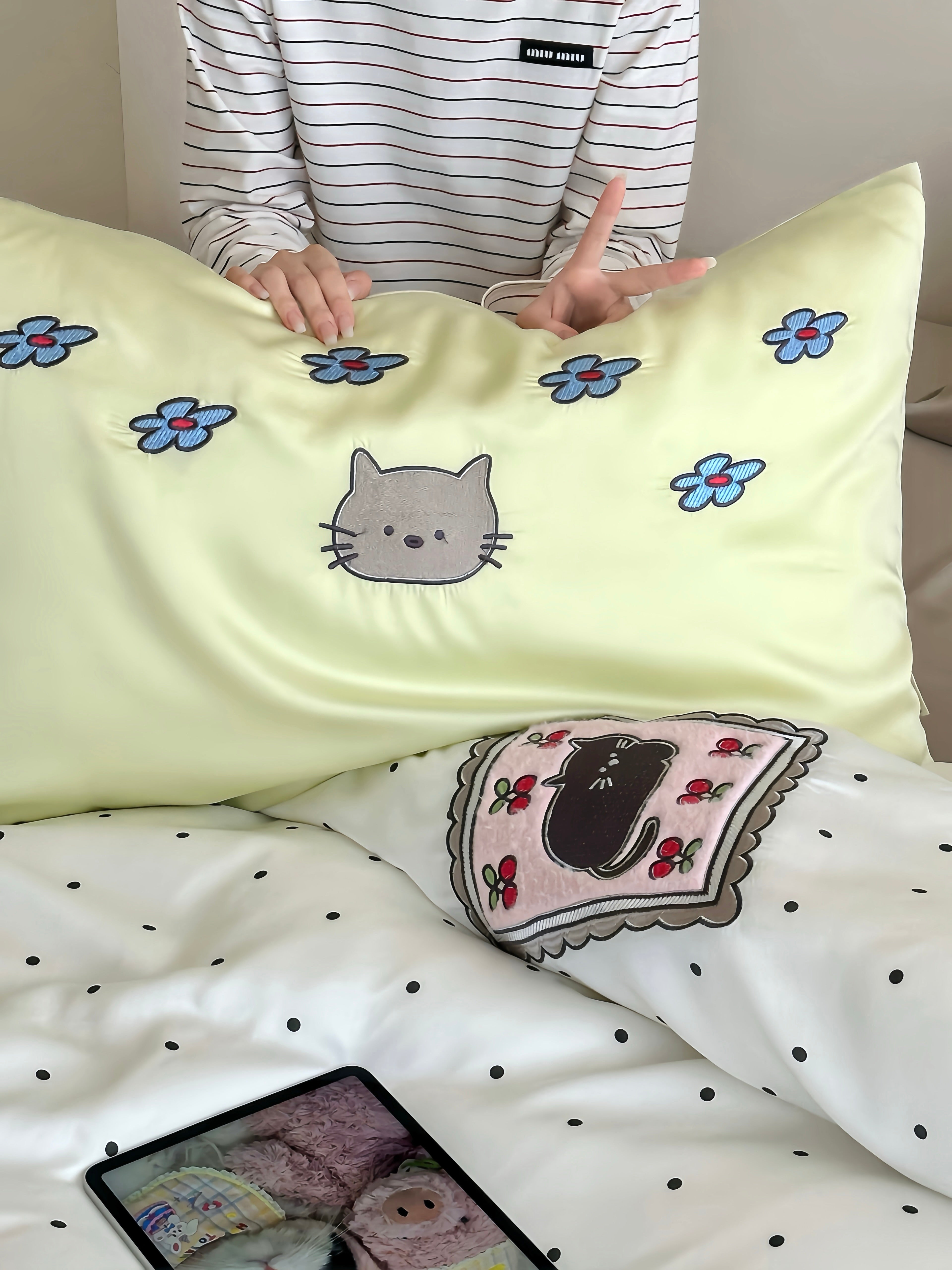 Tencel Minimal Feline Mood Bedding Set