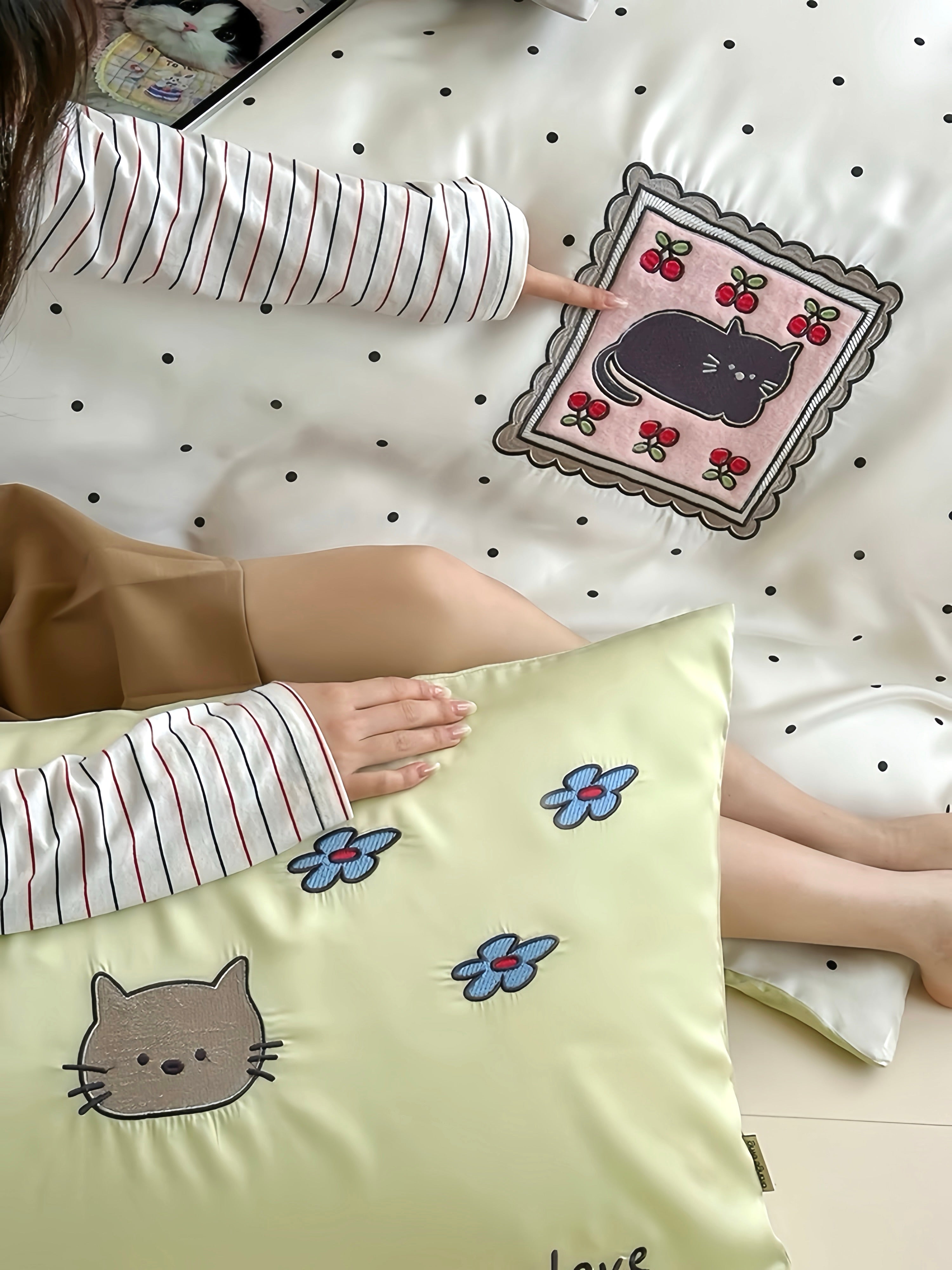 Tencel Minimal Feline Mood Bedding Set