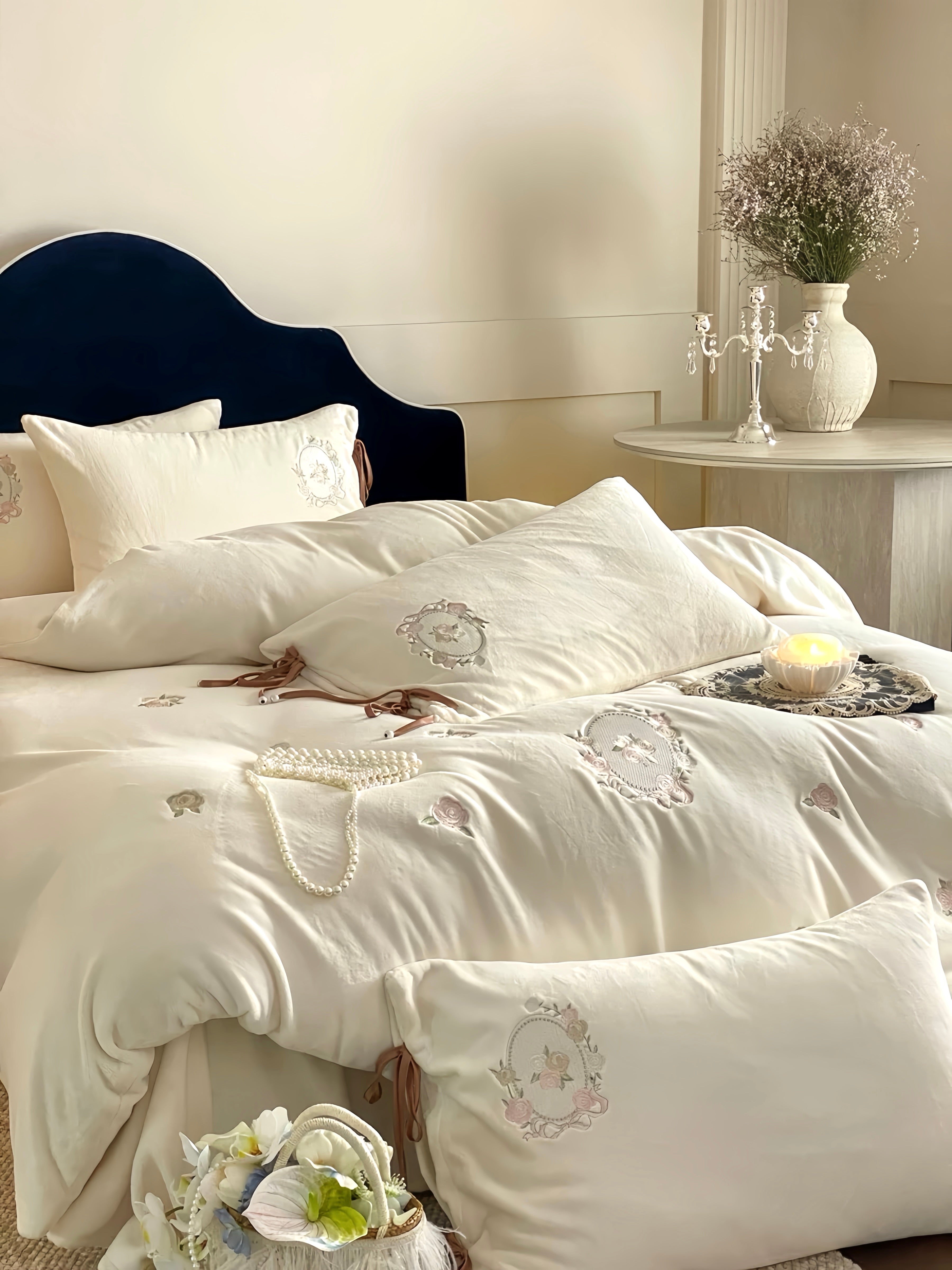 Maison Amour Bedding Set