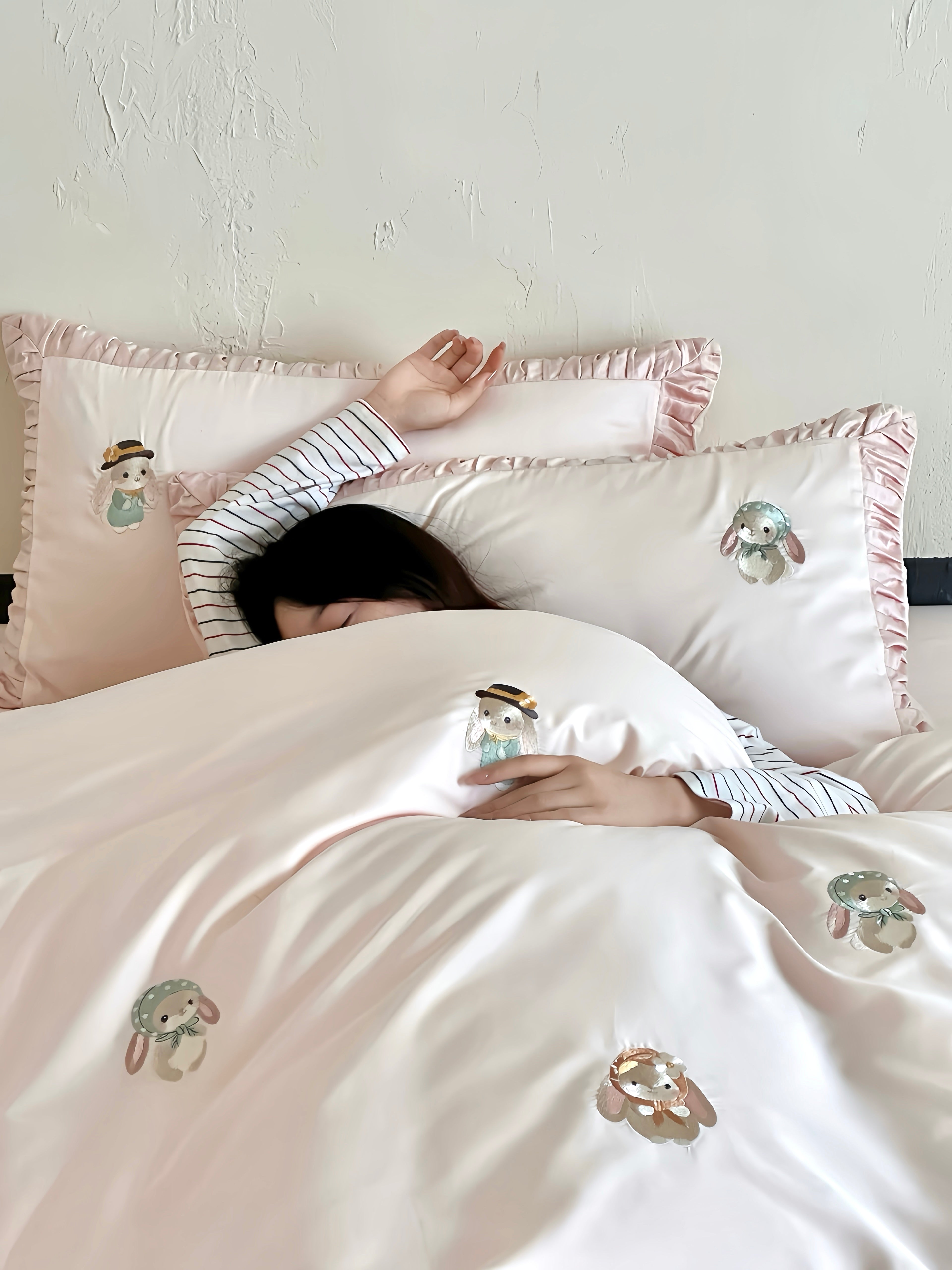 100S Rose Trim Companion Bedding Set