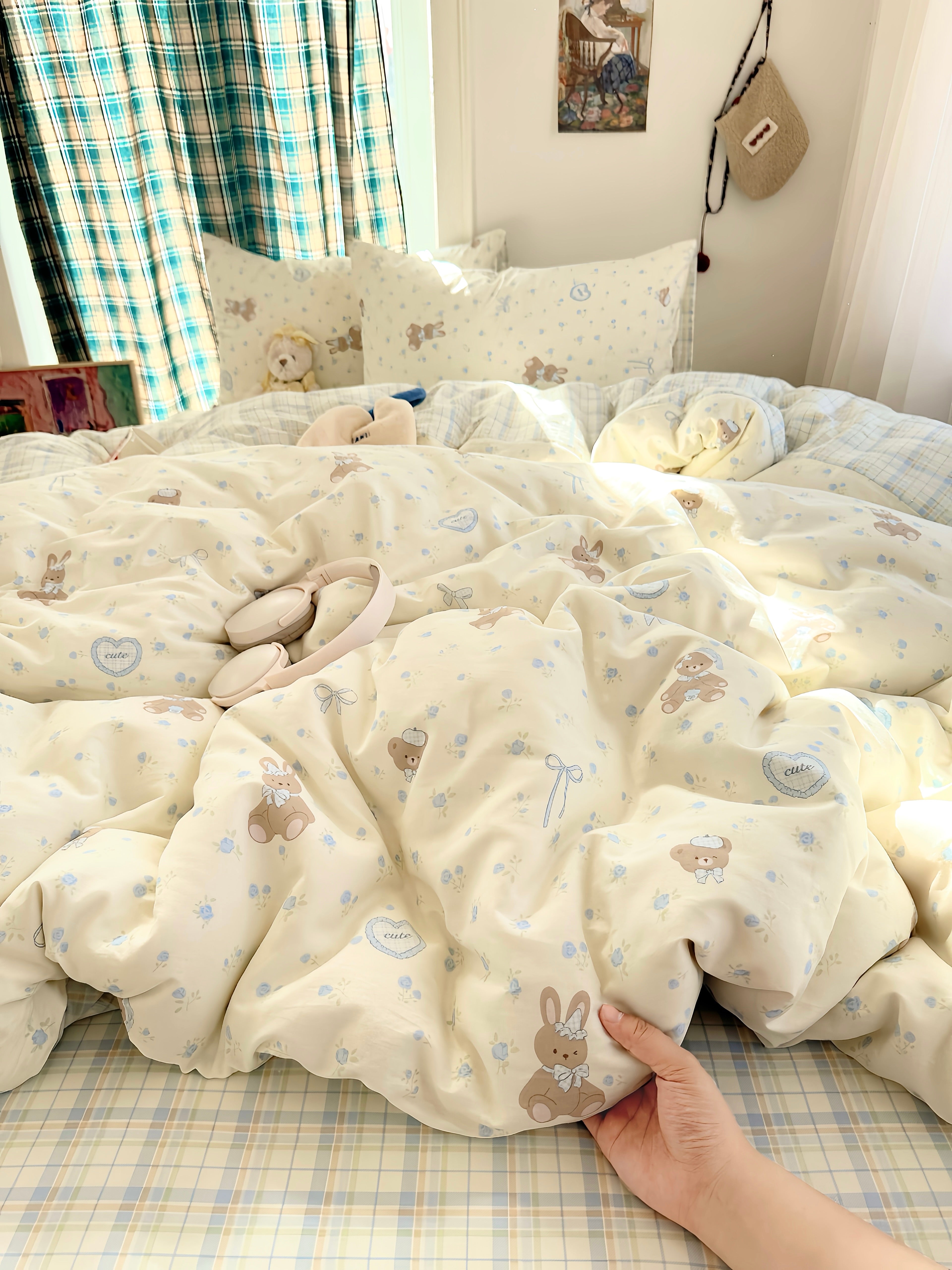 Cream Blueberry Friends Bedding Set