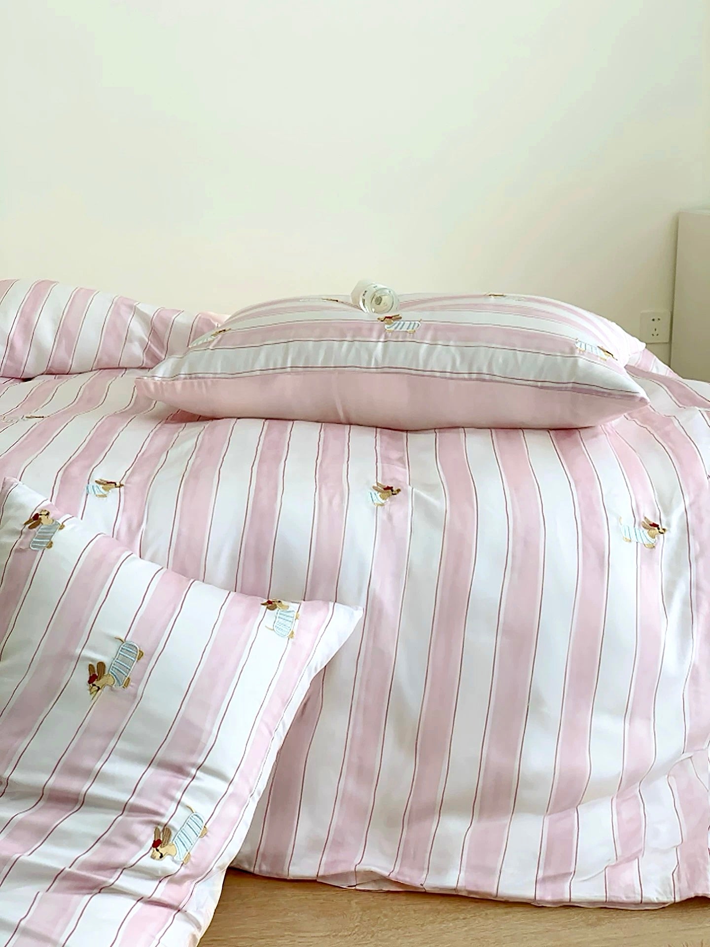 Tencel Skyline Dog Stripe Bedding Set