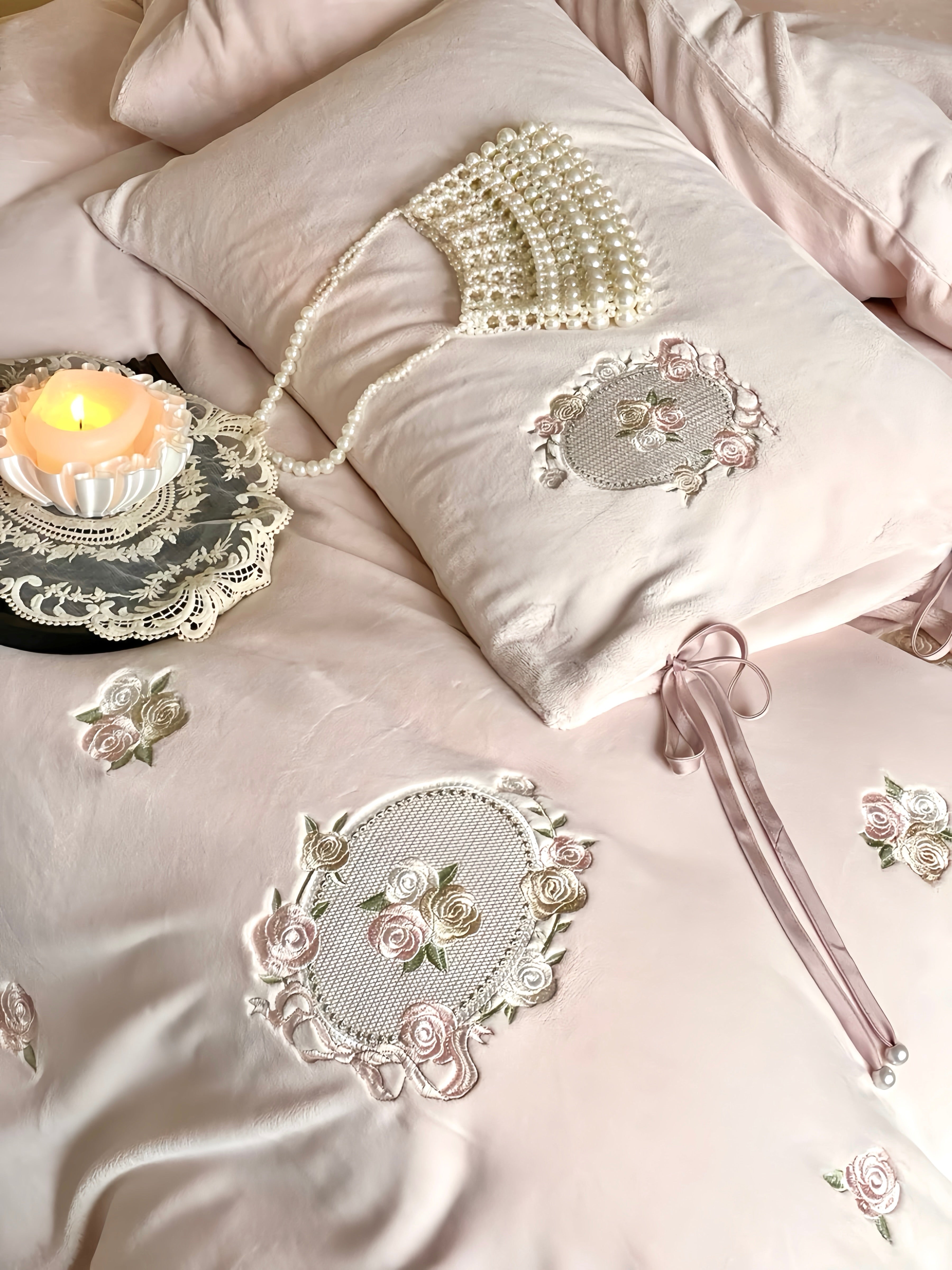 Maison Amour Bedding Set
