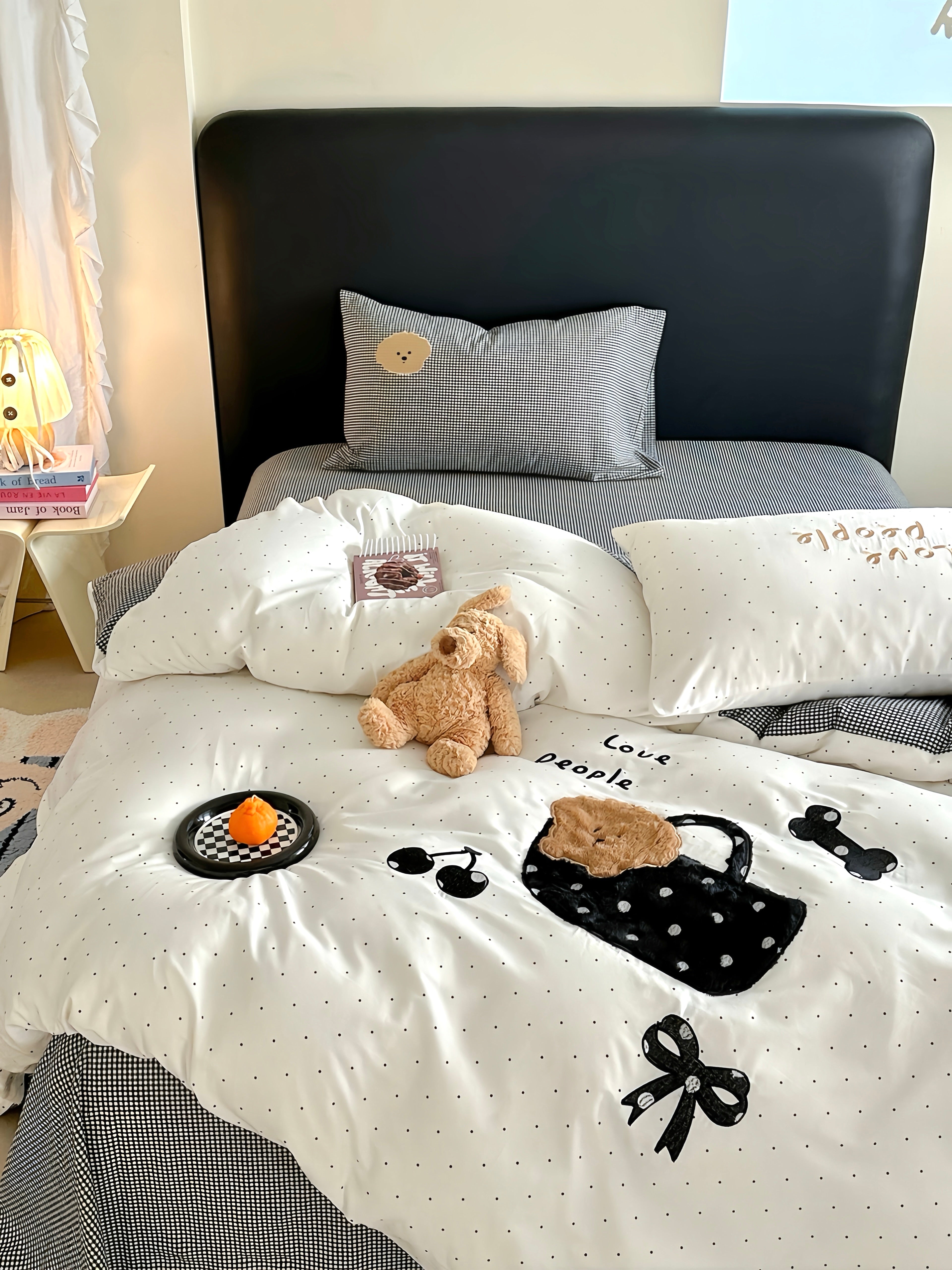 Monochrome Charm Bedding Set