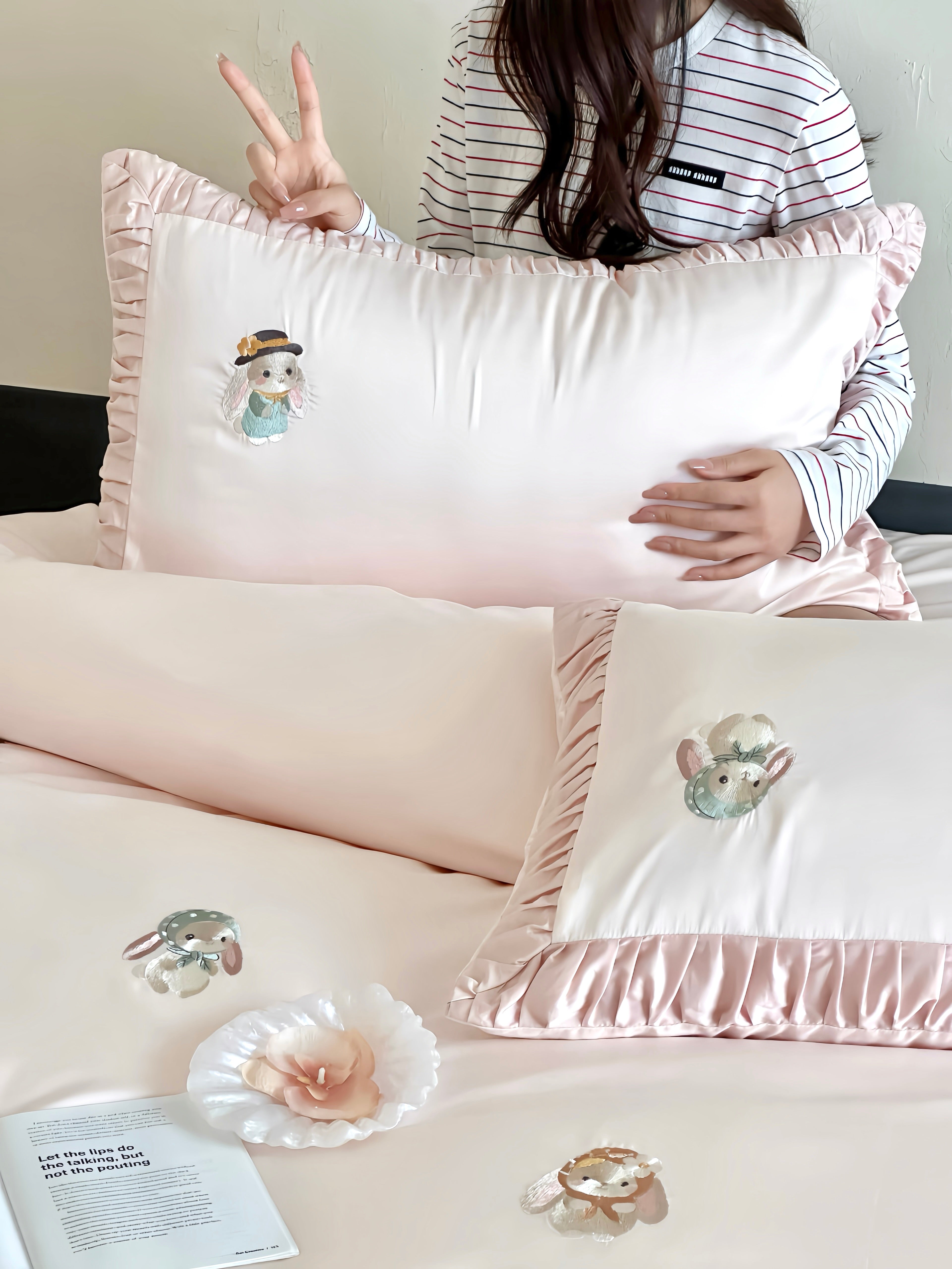 100S Rose Trim Companion Bedding Set