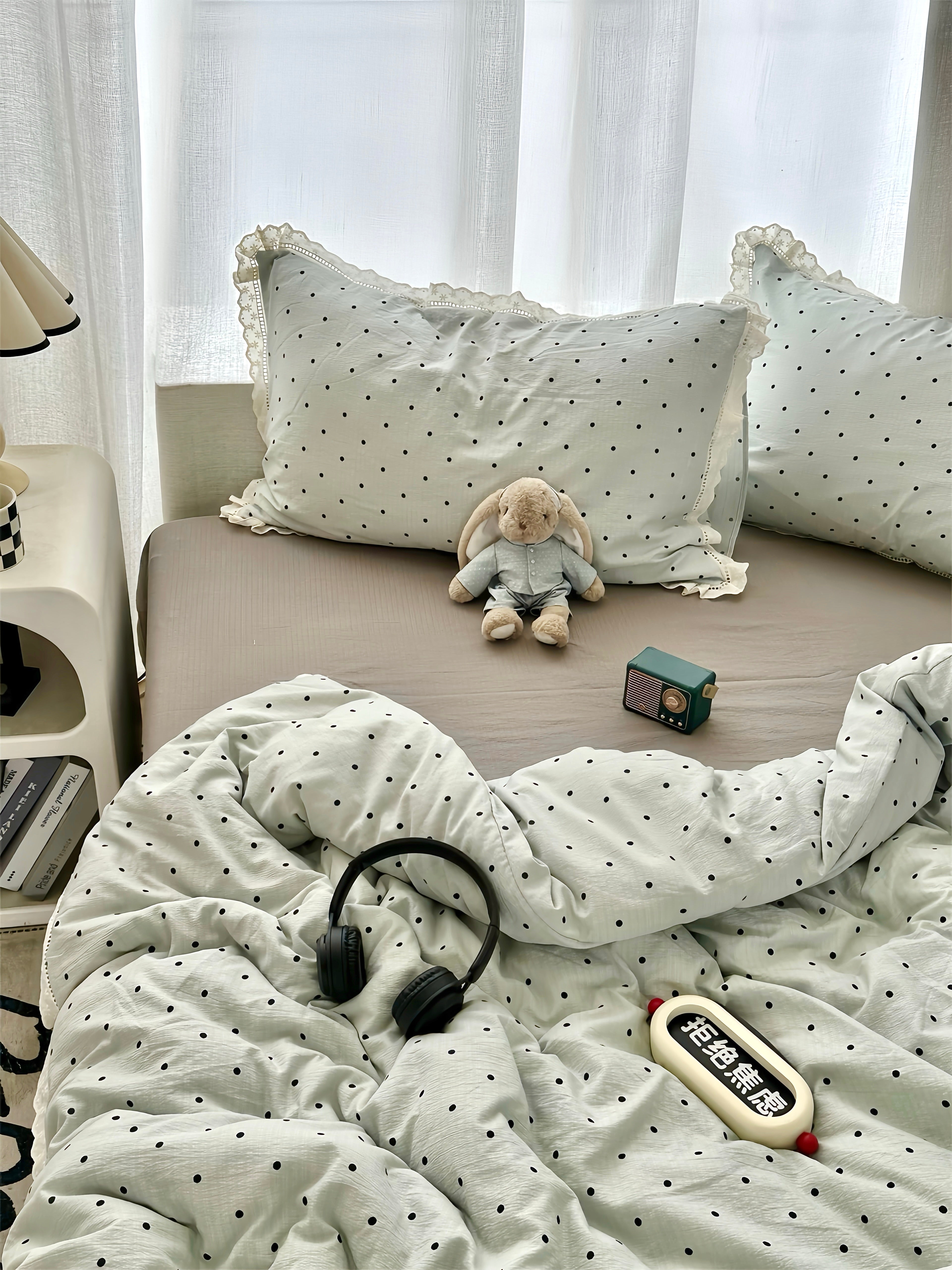 Daisy Dots Bedding Set