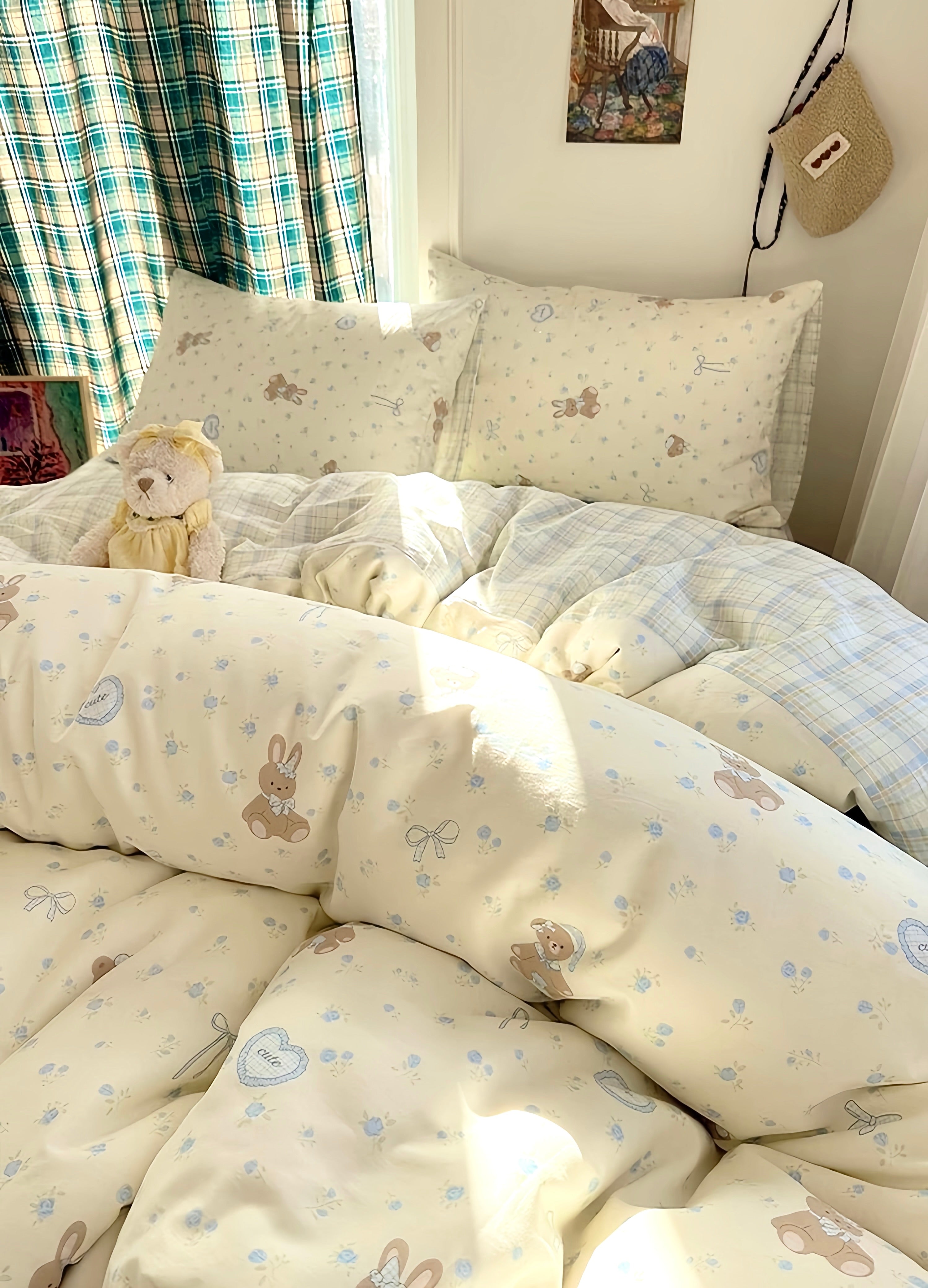 Cream Blueberry Friends Bedding Set