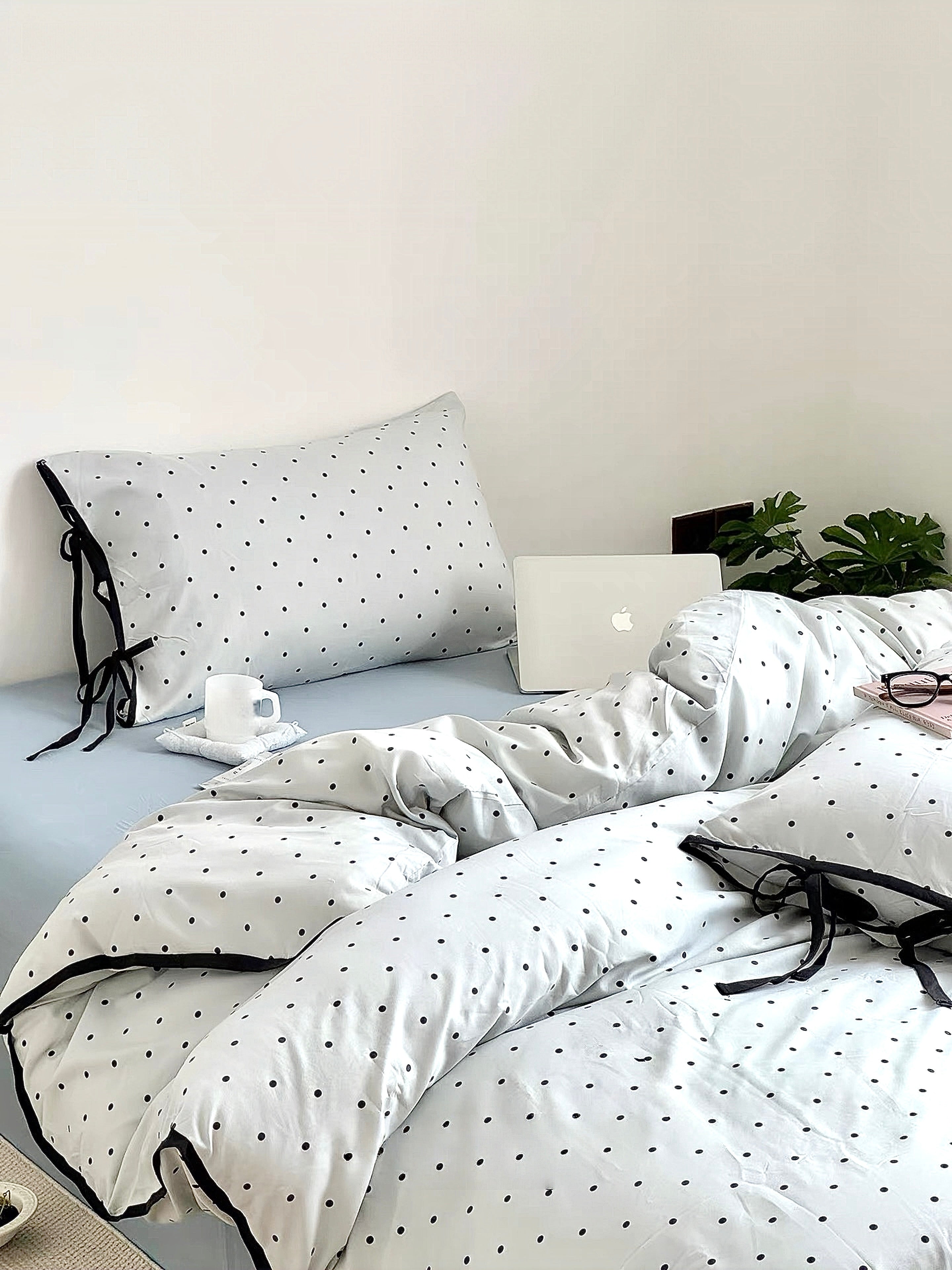 Chic Contrast Bedding Set