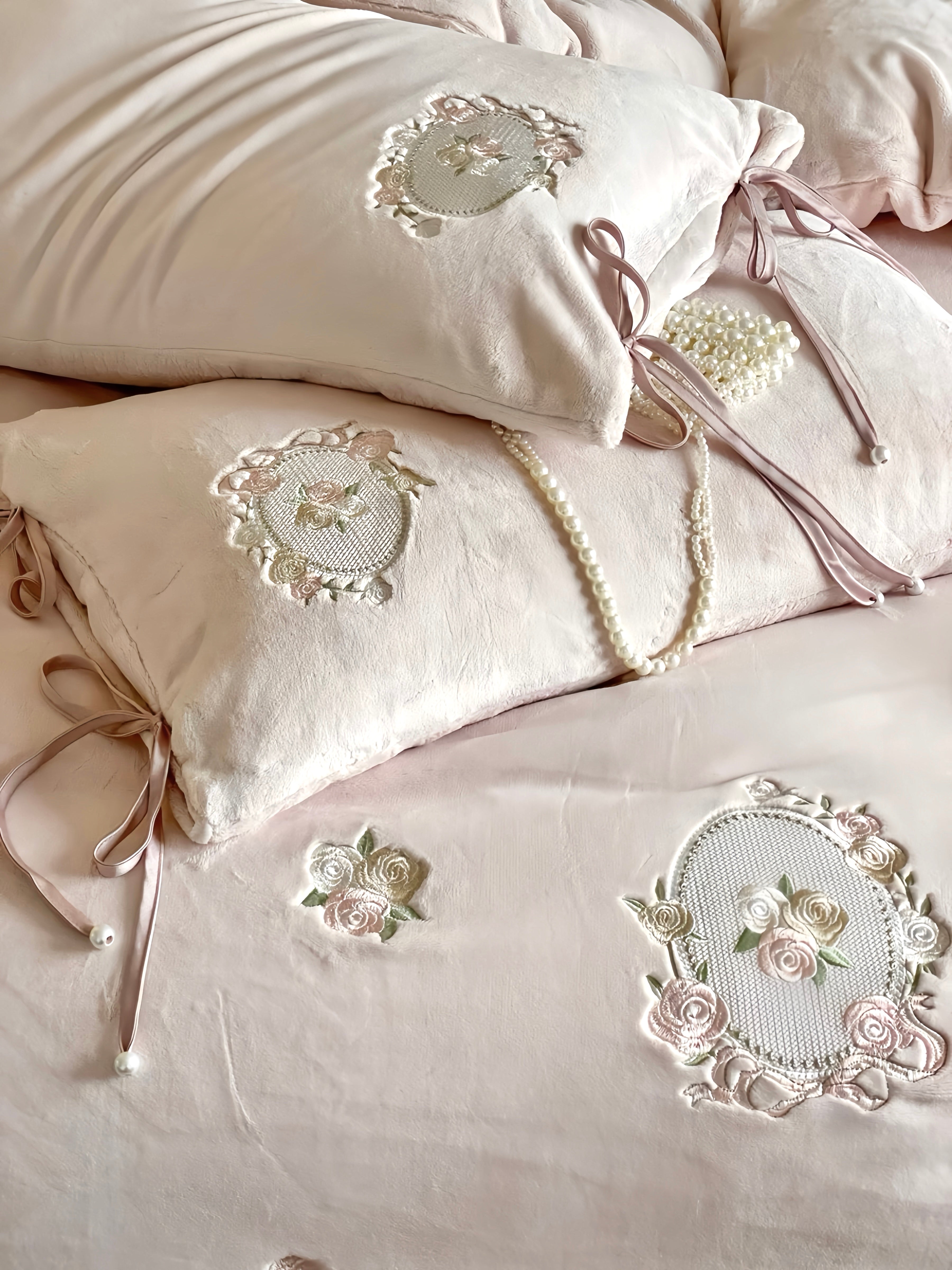 Maison Amour Bedding Set