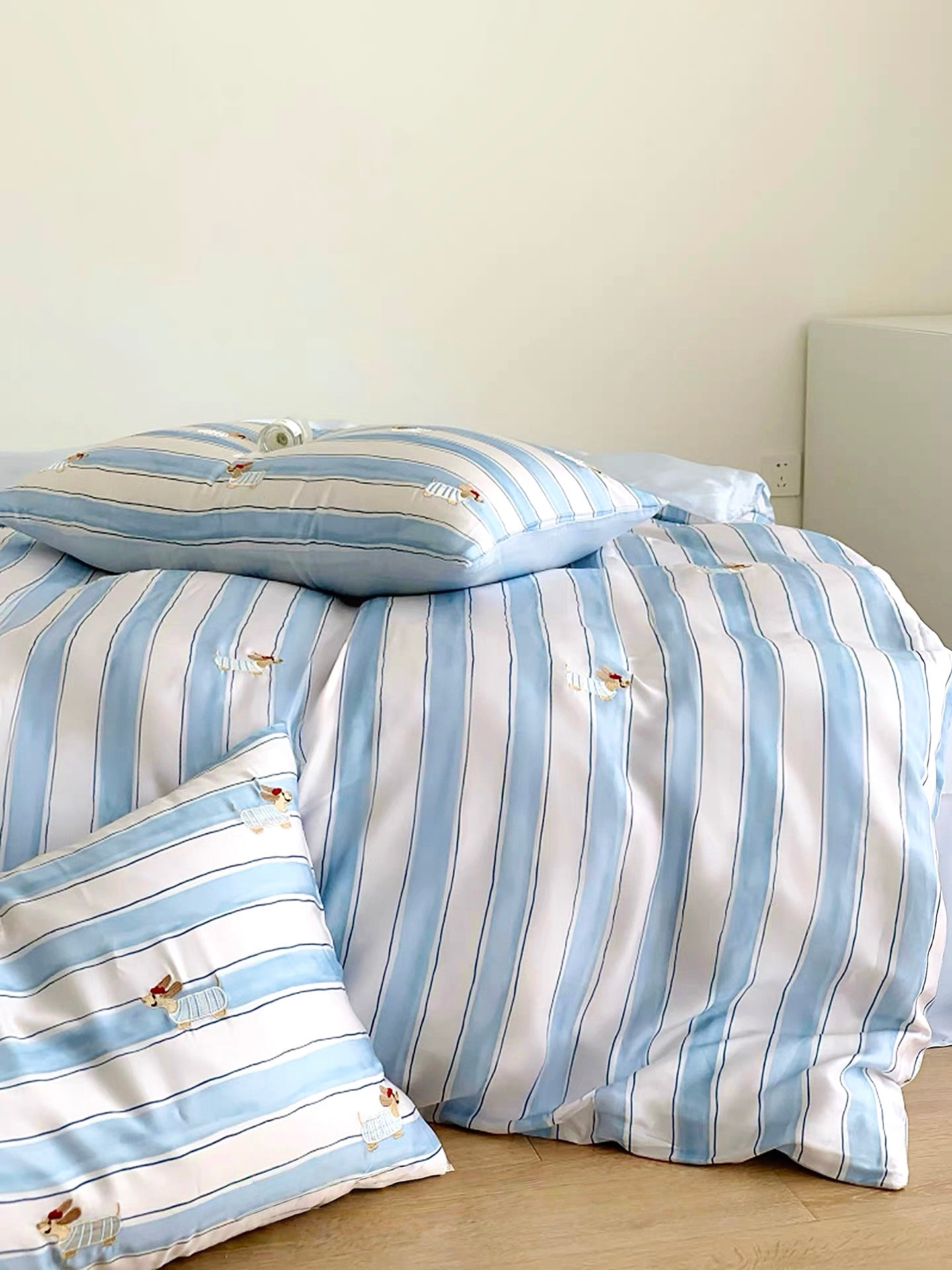 Tencel Skyline Dog Stripe Bedding Set