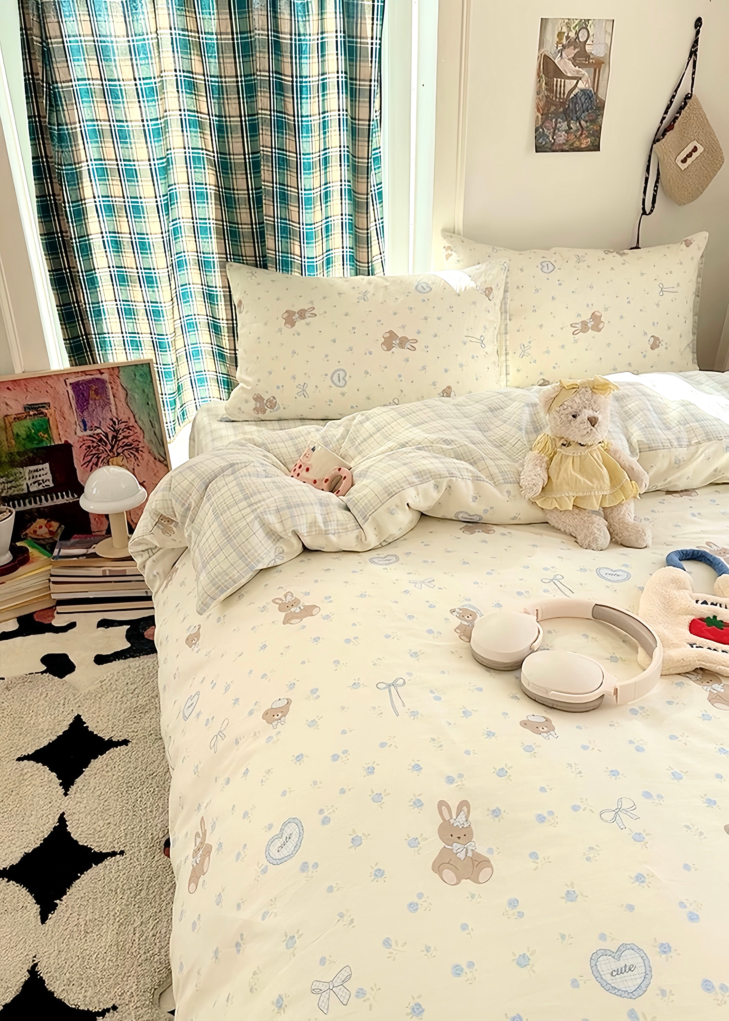 Cream Blueberry Friends Bedding Set