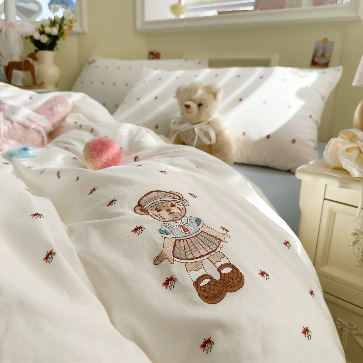 Soft Heirloom White Bedding Set