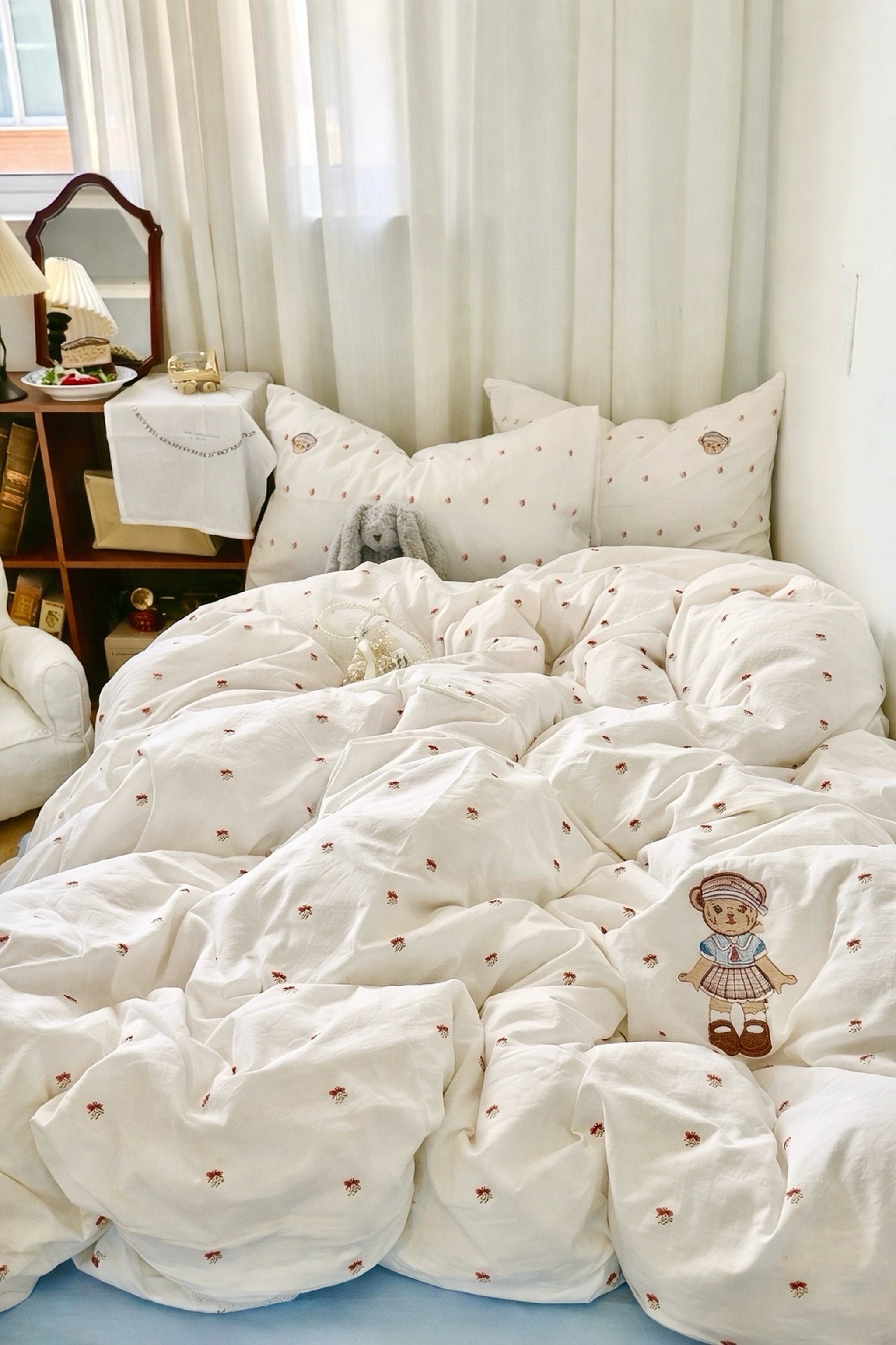 Soft Heirloom White Bedding Set