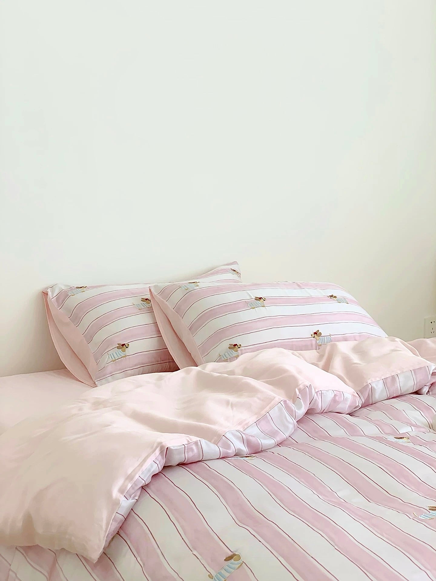 Tencel Skyline Dog Stripe Bedding Set