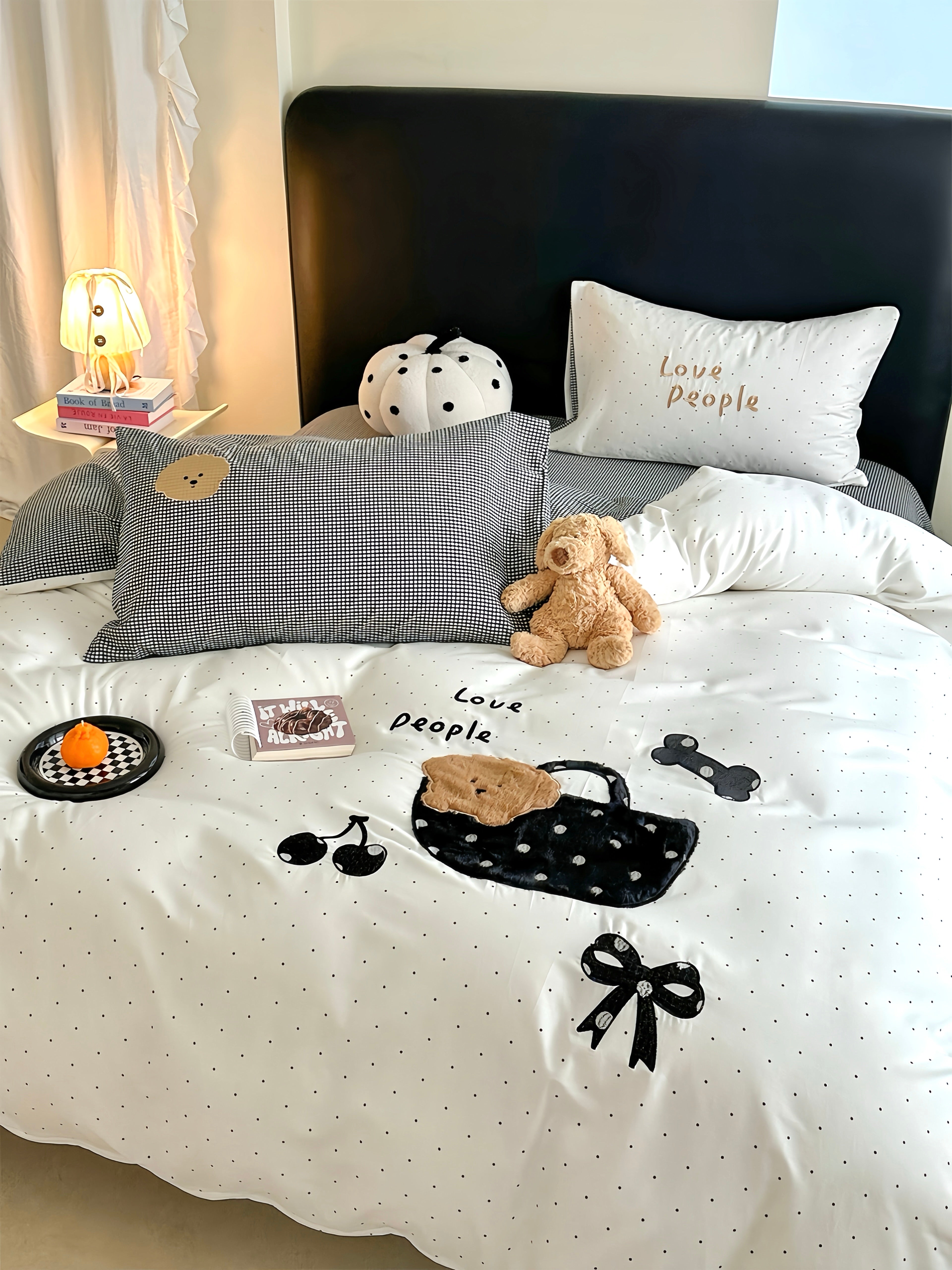 Monochrome Charm Bedding Set